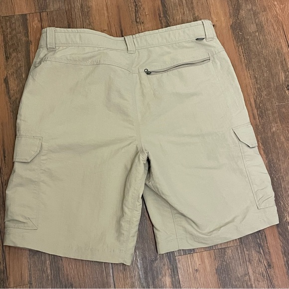 The North Face Cargo Shorts - Picture 5 of 8